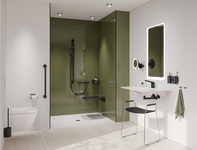 HEWI barrierefreies Bad System 900 Schwarz matt Barrierefreies Bad mit Waschplatz, Duschbereich und WC ausgestattet mit HEWI System 900 und Duschhocker in Schwarz matt