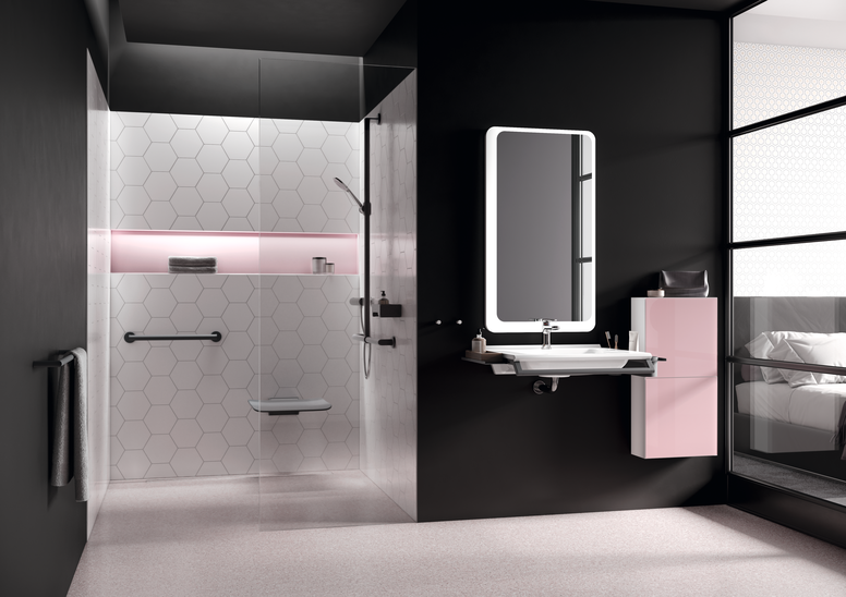 Modernes Hotelbad mit barrierefreiem Waschplatz und Duschbereich ausgestattet mit HEWI System 900 in Schwarz matt