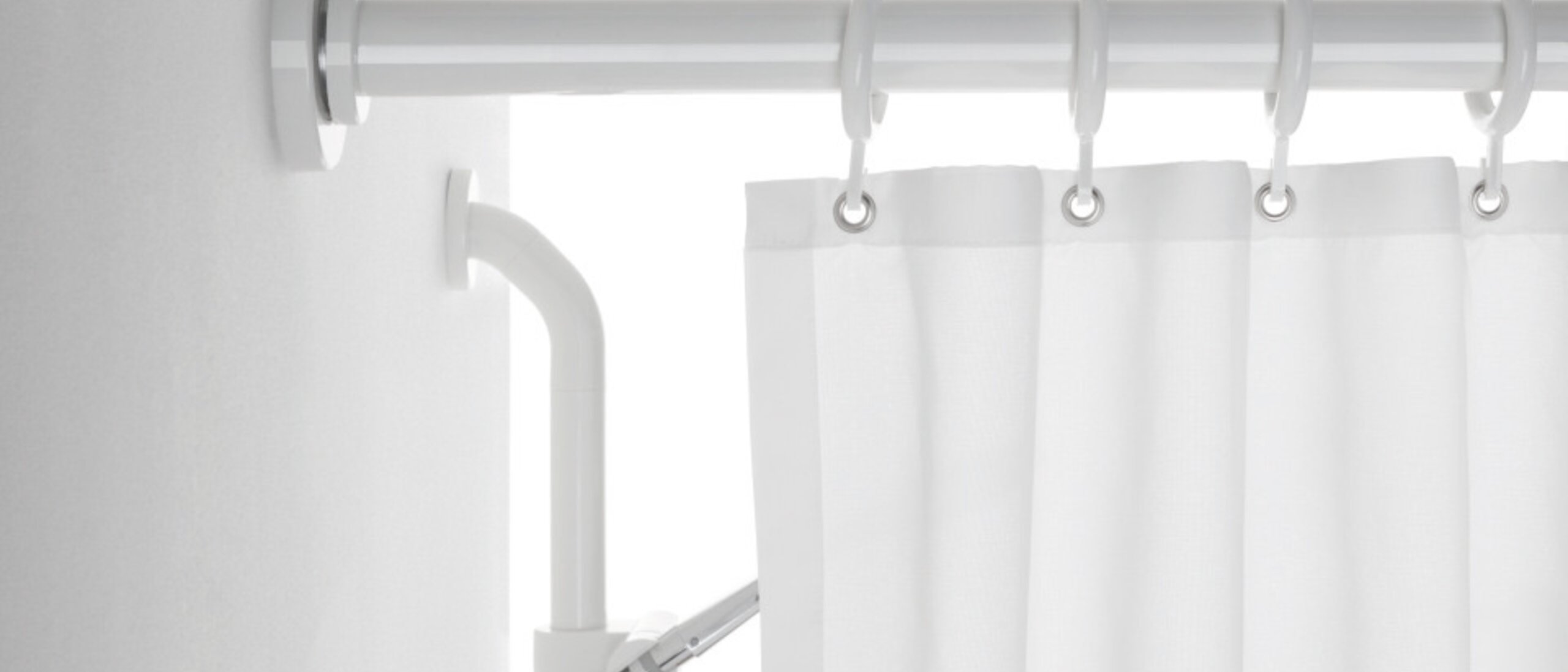 Suizidhemmende Duschstange und Duschvorhang