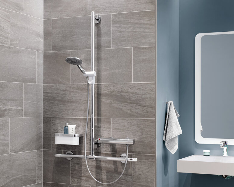 HEWI WARMTOUCH Brausehalterstange HEWI Brausehalterstange aus Polyamid mit chromoptischer Beschichtung